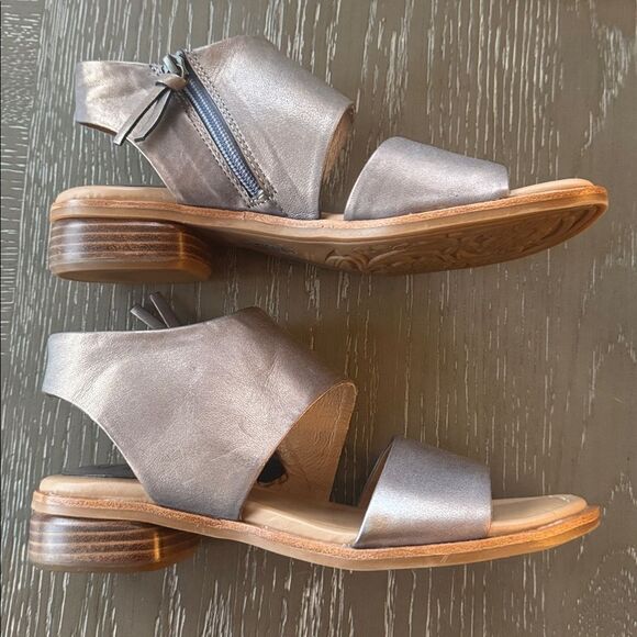 Sofft Gray Pewter Leather Women's Sandals Open Toe Zip Closure Comfy Shoes 7.5 - Picture 3 of 12